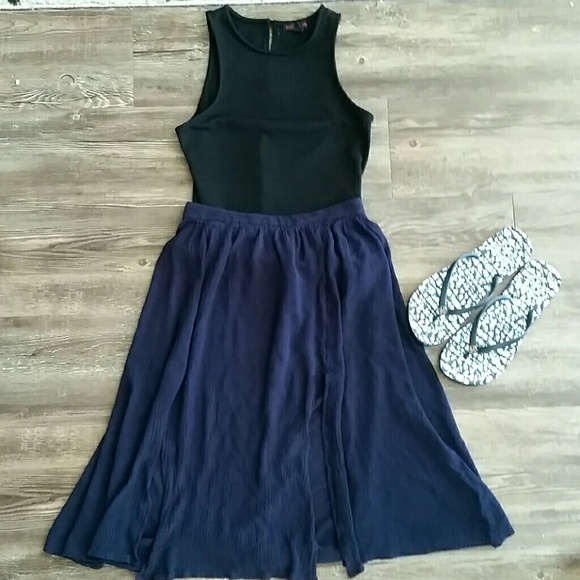 Blue Etiquette Skirt with two front Slits - Picture 3 of 3